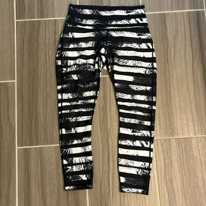 Lululemon Leggings, size 8. inseam 24”